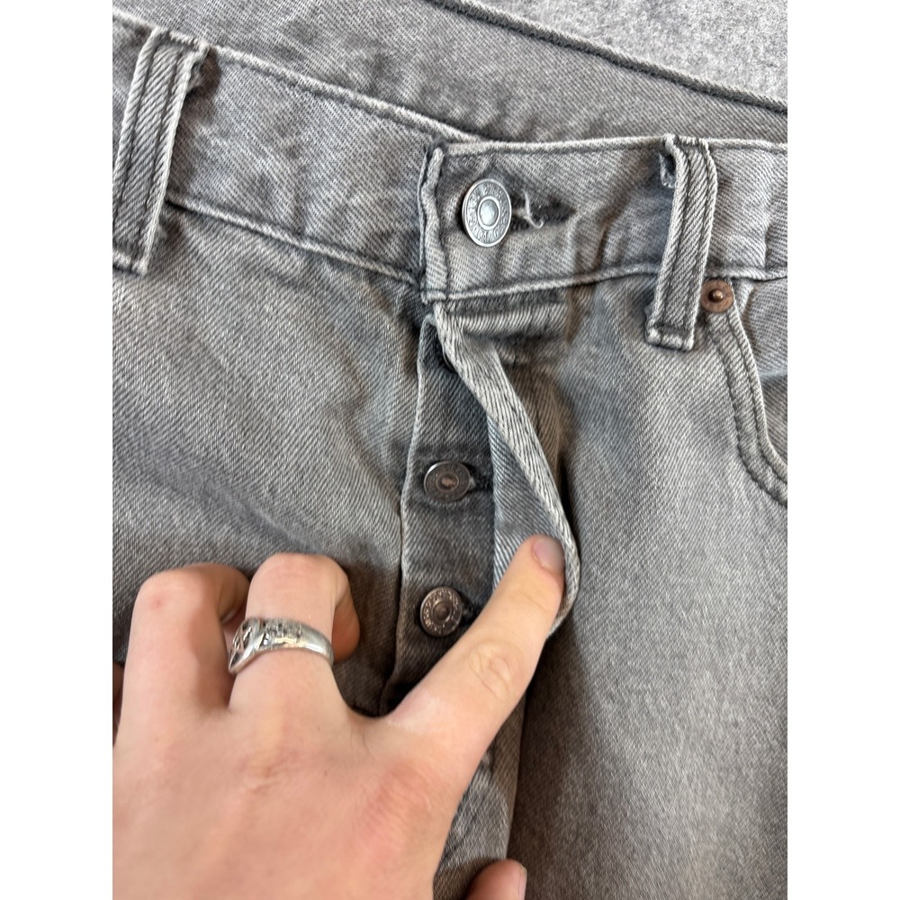 Levis 501 Denim Straight Jeans Mens 33x31 Gray Washed Button Fly Red Tab USA - Picture 3 of 8